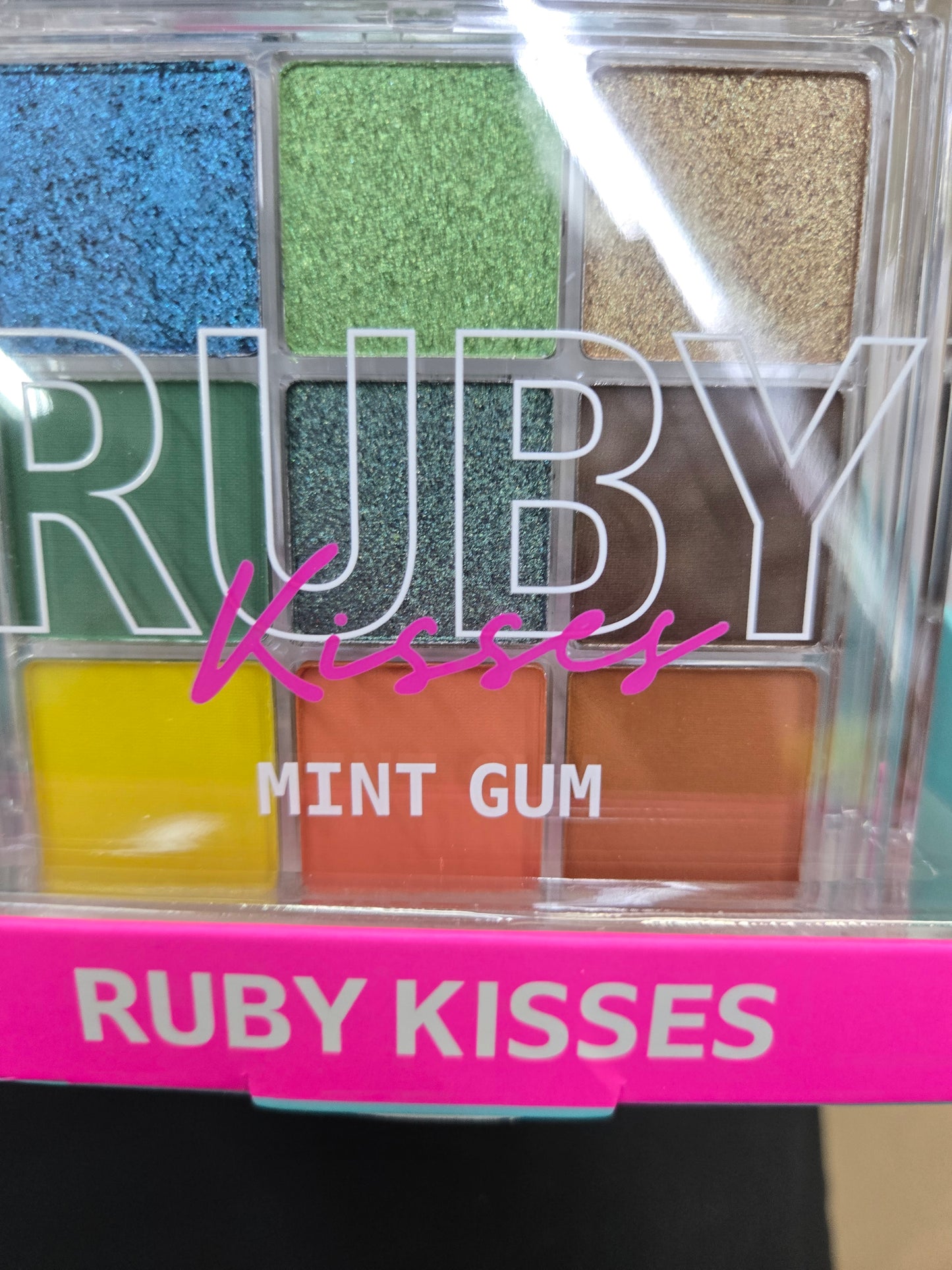 Ruby kisses mint gum