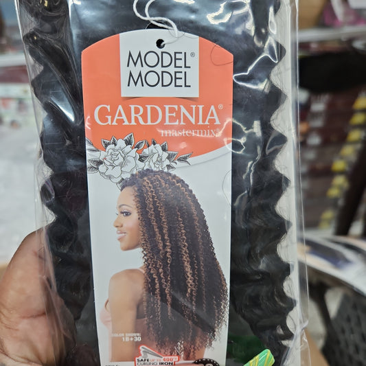 Model Model Gardenia Jheri Curl 36"