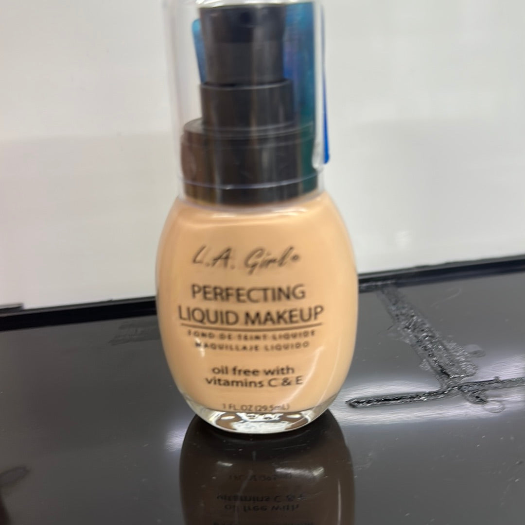 L.A. PERFECTING LIQUID MAKEUP