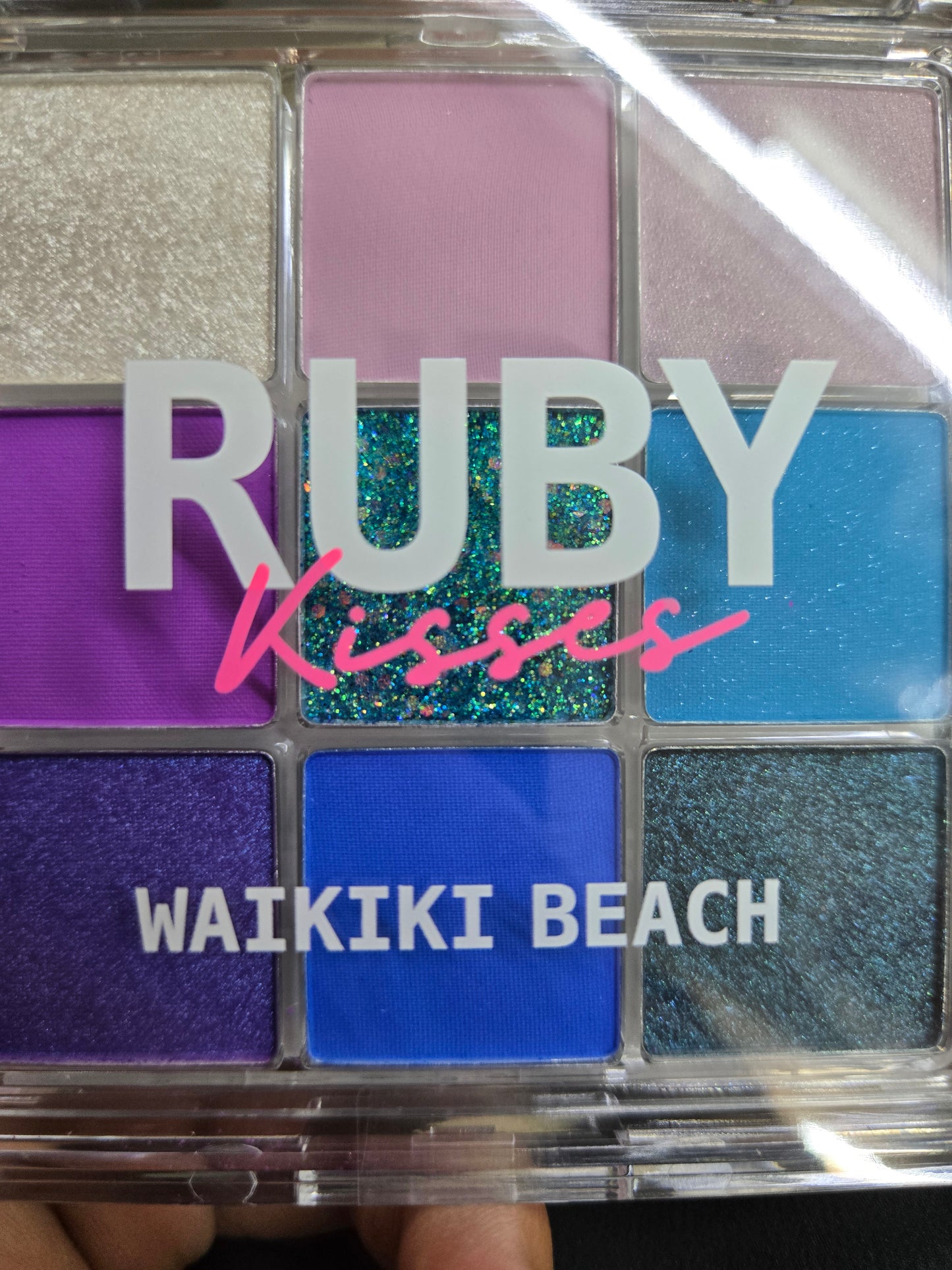 Ruby kisses WAIKIKI BEACH