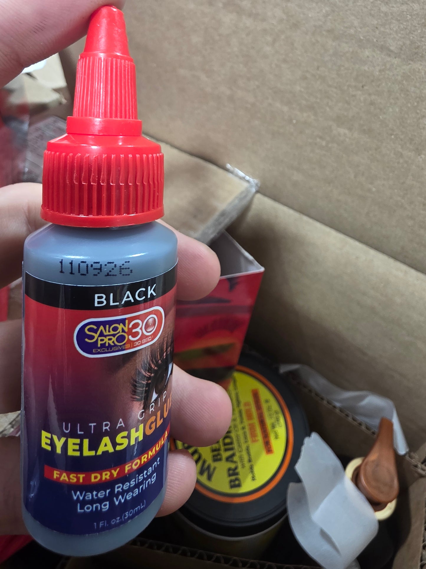 SALON PRO EYELASH GLUE BLACK 1Z by Beauty Giant