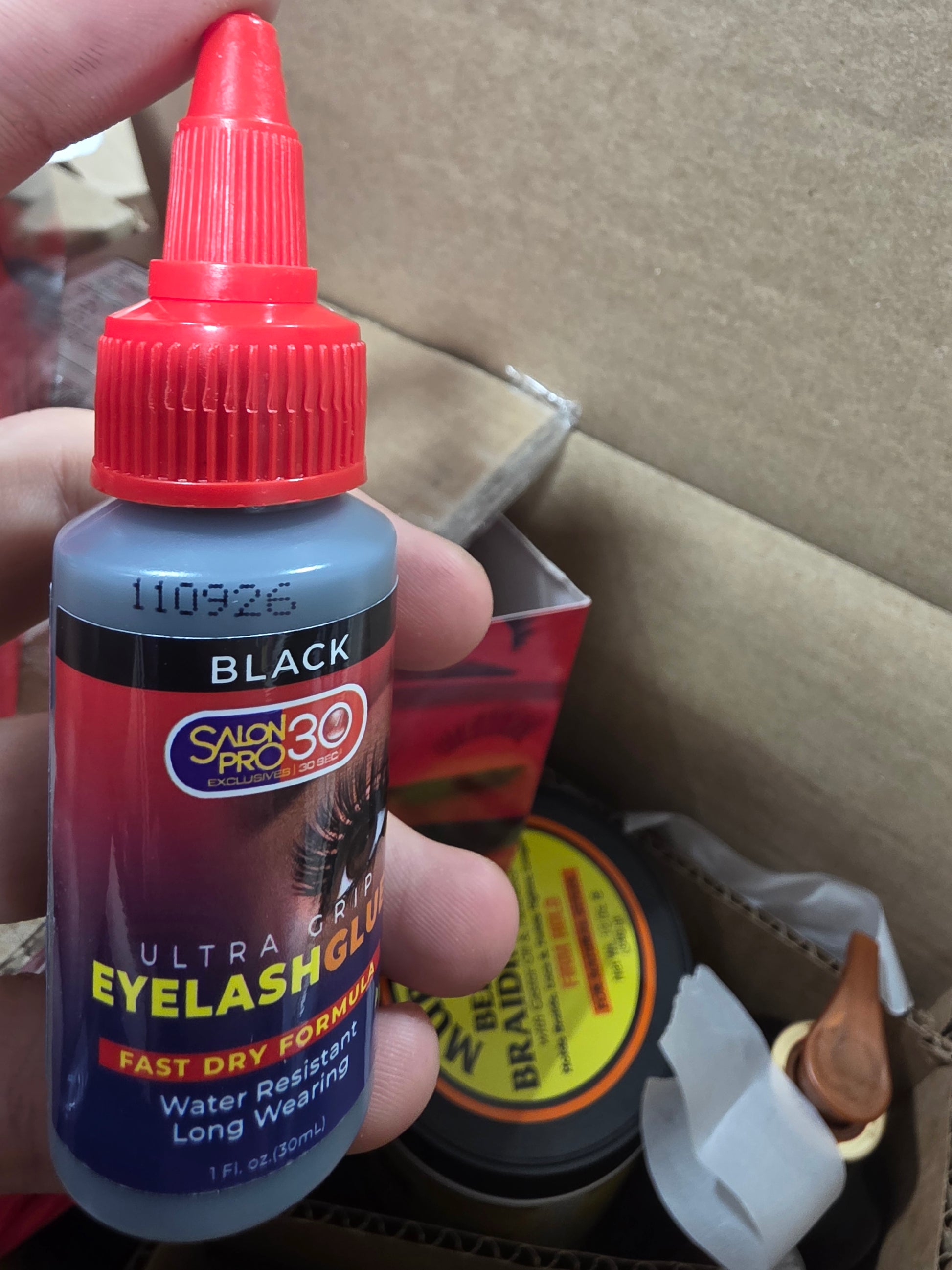 SALON PRO EYELASH GLUE BLACK 1Z by Beauty Giant