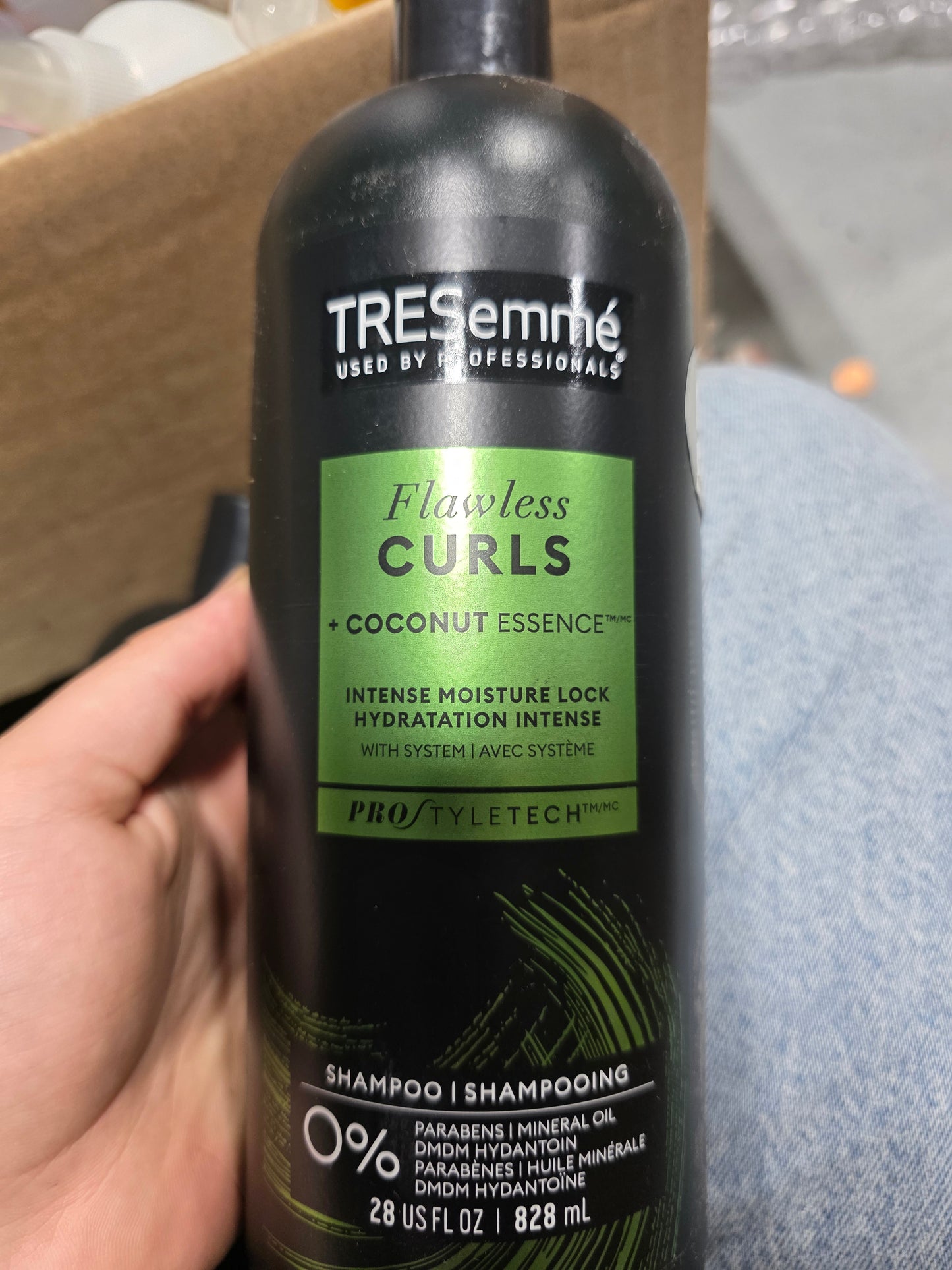 Tresemmé flawless curls coconut essence 28oz shampoo