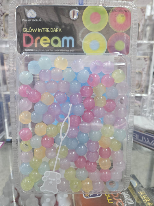 Dream world dark in the glow Pas