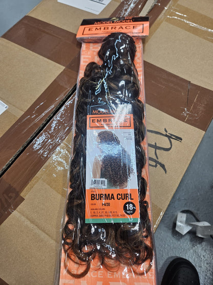 Model model embrace Burma curl by Beauty Giant