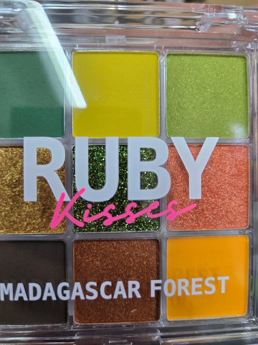 Ruby kisses MADAGASCAR FOREST