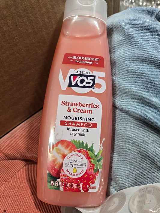 V05 SHAMP STRAWBRY & CREAM 15Z by Beauty Giant